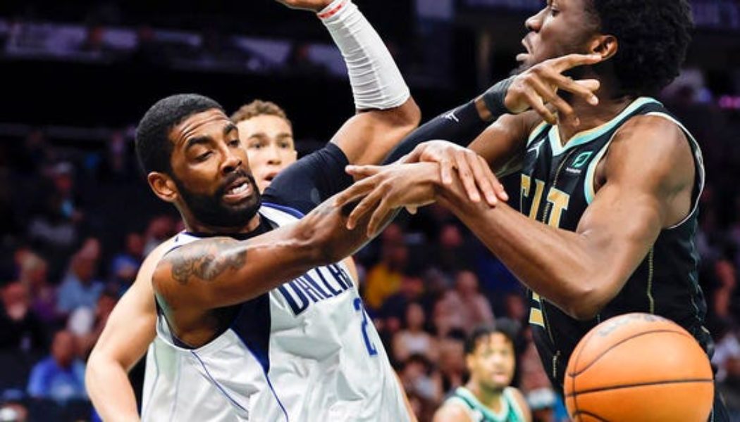 Mavericks' Kyrie Irving gets fan ejected during game vs Hornets - Fox News