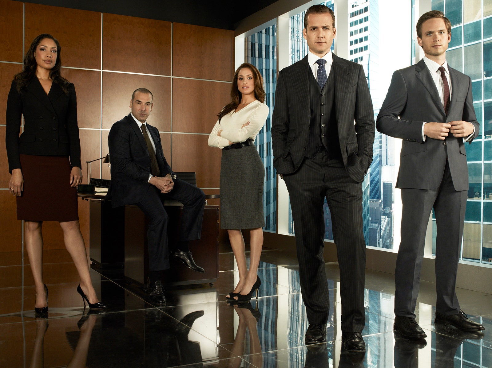 Gina Torres as Jessica Pearson Rick Hoffmann as Louis Litt Meghan Markle as Rachel Zane Gabriel Macht as Harvey Specter...