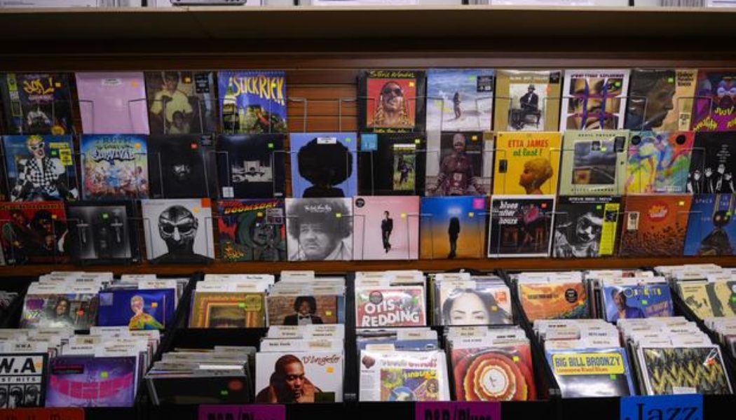 Vinyl record sales top CDs for first time in more than 30 years: "Music lovers clearly can't get enough" - CBS News