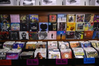 Vinyl record sales top CDs for first time in more than 30 years: "Music lovers clearly can't get enough" - CBS News