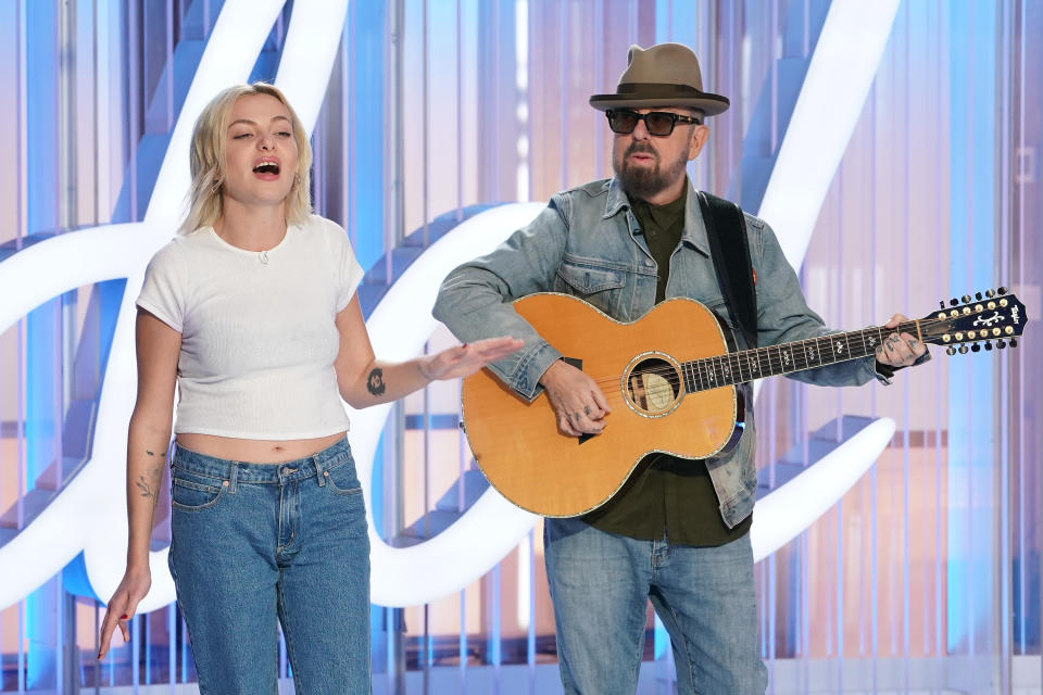 Kaya Stewart auditions for &#39;American Idol&#39; with her famous, Dave tewart of Eurythmics. (Photo: ABC/Eric McCandless) 