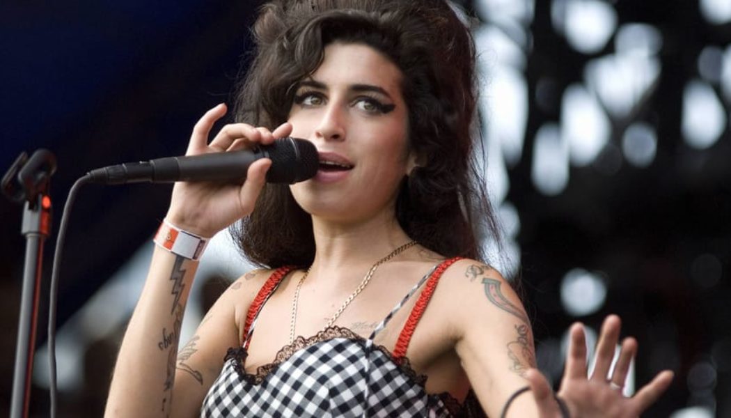 Amy Winehouse’s Journals, Photos and Lyrics Will Be Published in a New Book