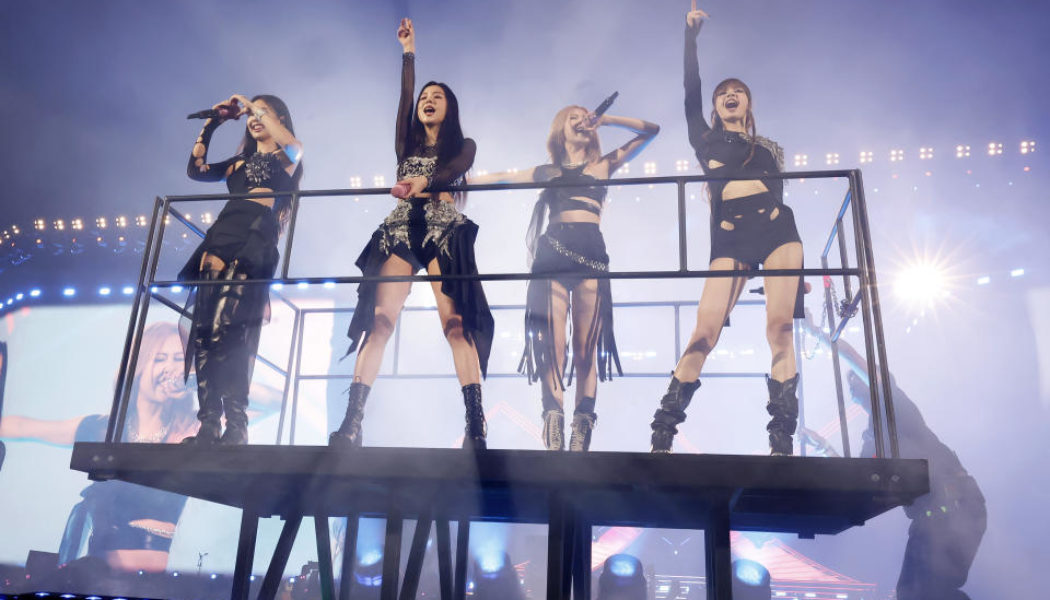 BLACKPINK in your desert area: K-pop superstars make Coachella 2023 herstory on girl-powered Saturday - Yahoo Entertainment