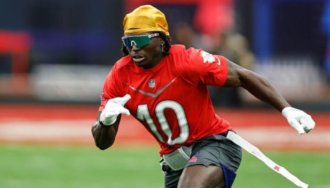 Dolphins' Tyreek Hill left in the dust by young football player at Miami camp - Fox News