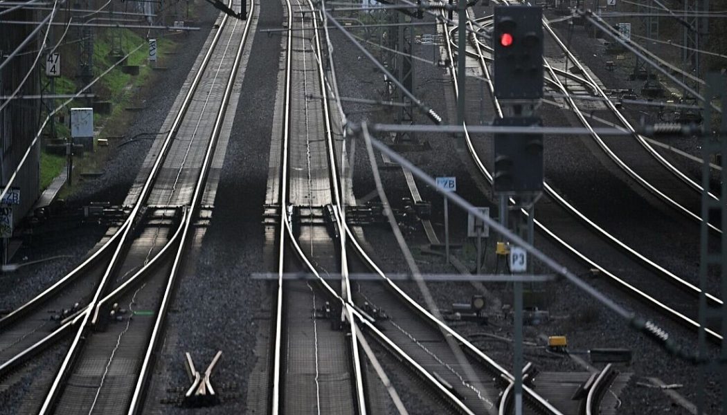 HOME Lifestyle Reise Osterferien: Viele Umleitungen und Sperrungen bei der Bahn