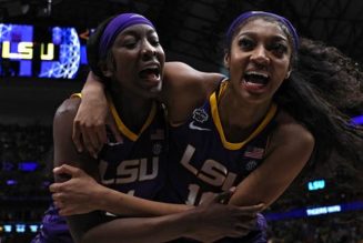 LSU cheerleaders help get stuck basketball down during Final Four matchup - Fox News