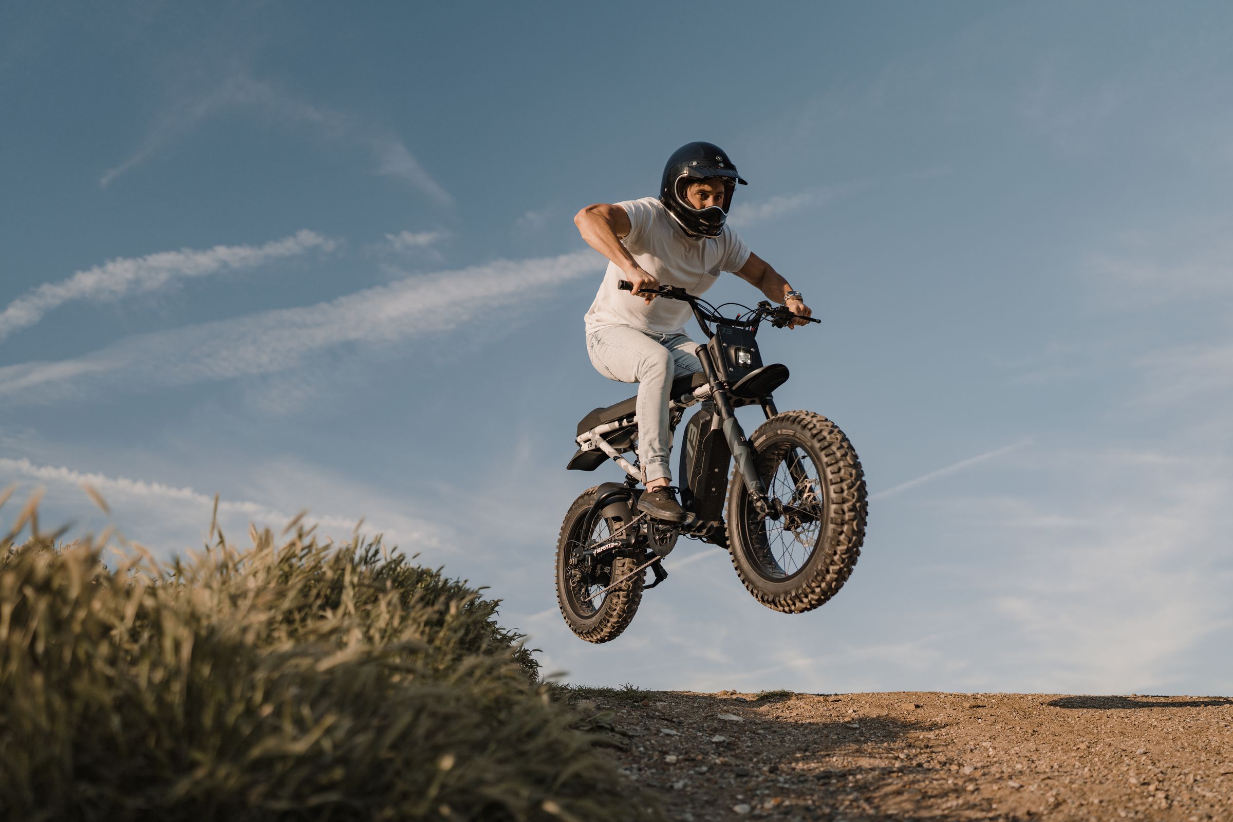 All Adventure Series e-bikes (like this RX) have the battery on the down tube for lower center of gravity and improved handling.