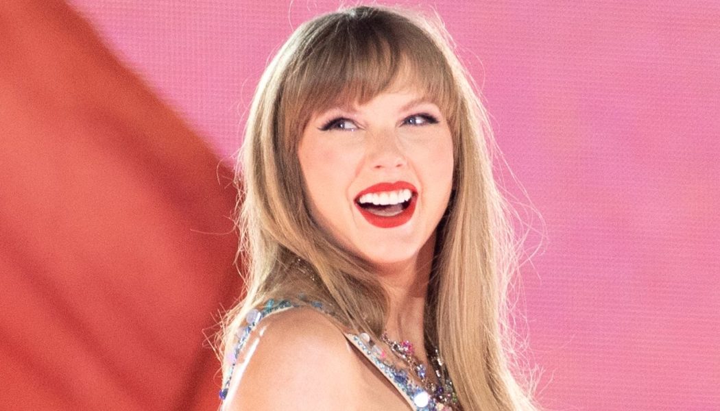 Taylor Swift Filmed a 'Batman'-Inspired Music Video in Liverpool - Cosmopolitan