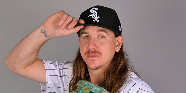 Chicago White Sox starting pitcher Mike Clevinger (52) during photo day at Camelback Ranch, Glendale, AZ.