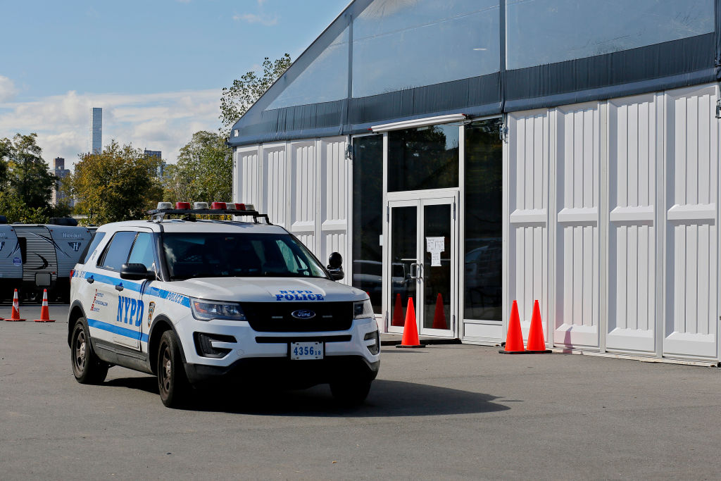 New York City Opens the humanitarian relief Center On Randalls Island