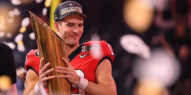 Stetson Bennett holding the national championship trophy