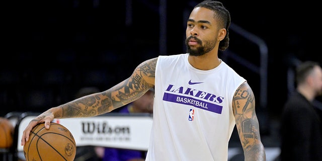 D'Angelo Russell warms up