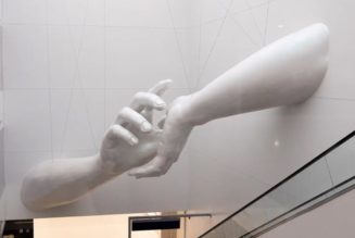 Large-Scale 'REACH' Sculpture Installed at O'Hare International Airport