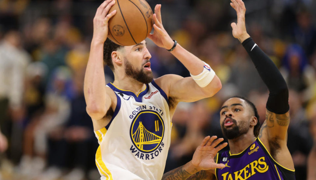 NBA playoffs: Klay Thompson, Warriors roll over Lakers to even series 1-1 - Yahoo Sports