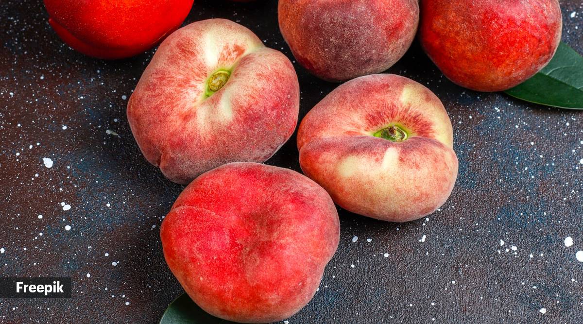 he fiber and potassium content in peaches may contribute to heart health. A diet high in fiber can help lower cholesterol levels, while potassium helps regulate blood pressure.