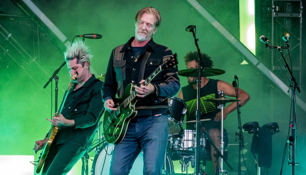 Queens of the Stone Age unleash new single "Carnavoyeur"