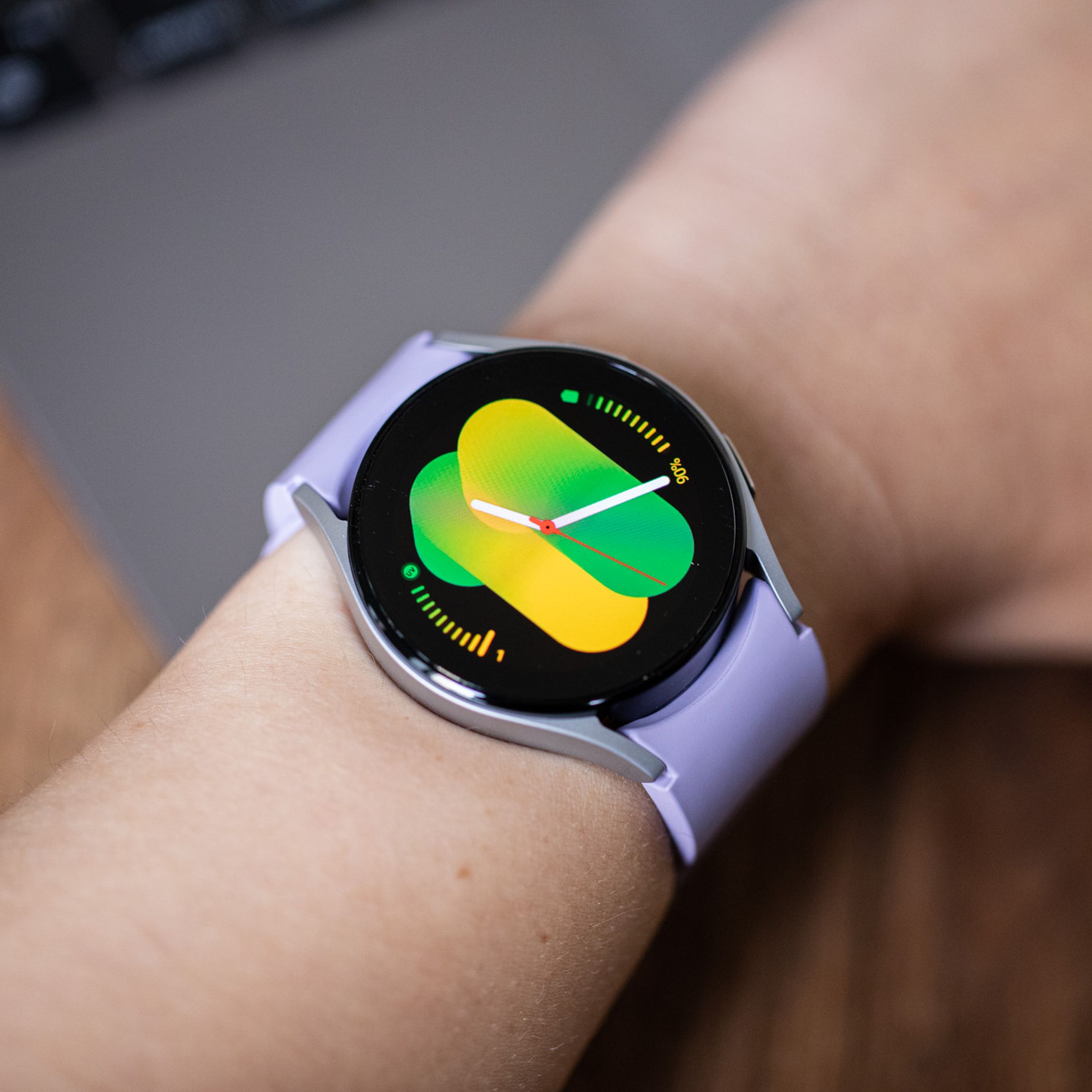 The 40mm Galaxy Watch 5 on the wrist