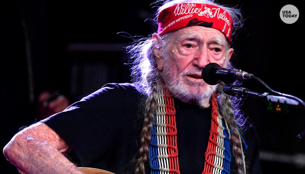 Snoop Dogg, Chris Stapleton roll up for Willie Nelson's 90th birthday concert celebration - USA TODAY