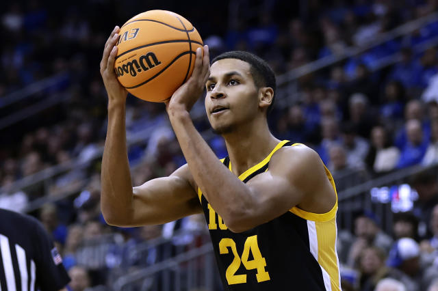 Iowa's Kris Murray shoots against Seton Hall during a 2022 game. (AP Photo/Adam Hunger)