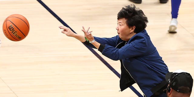 Ken Jeong courtside