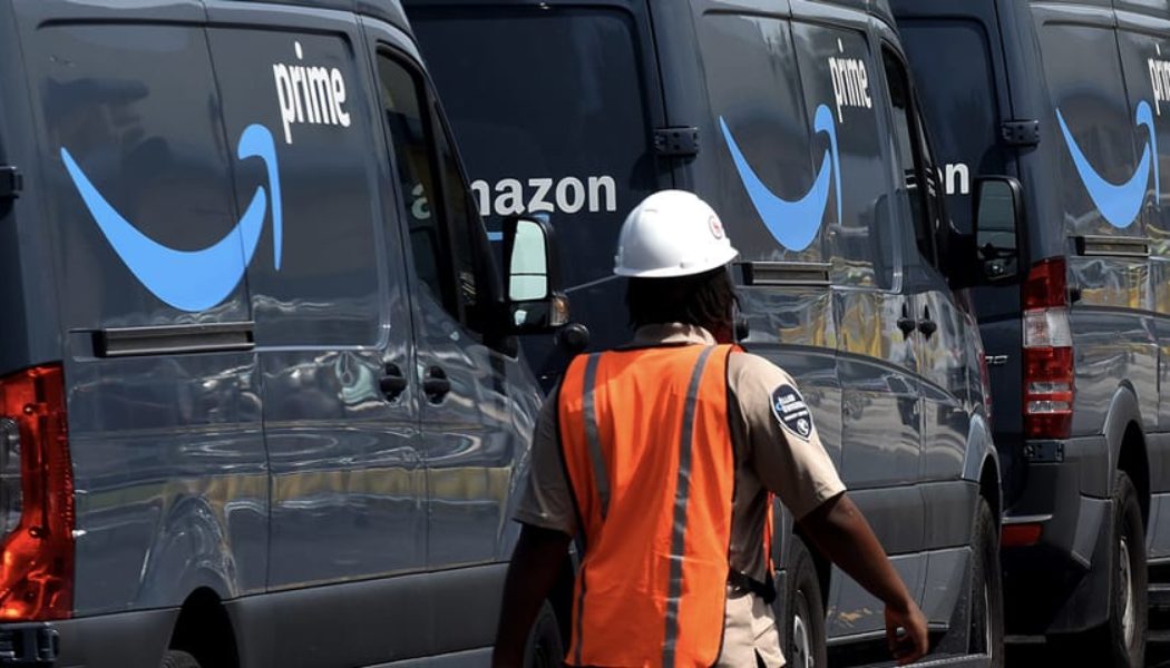 Amazon Is Reportedly Planning on Offering Its Prime Subscribers Free Cell Phone Service