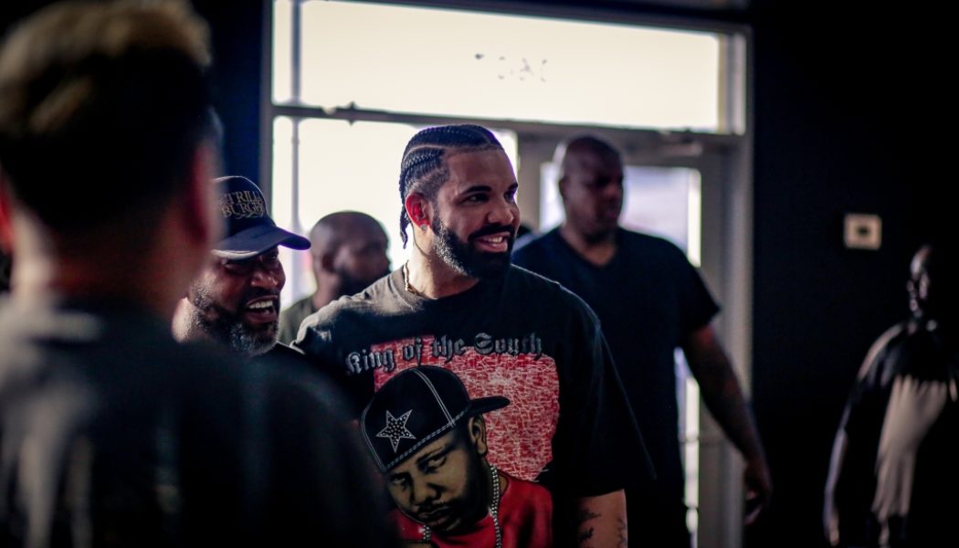 Drake Stops By Bun B's Trill Burgers Restaurant In Houston