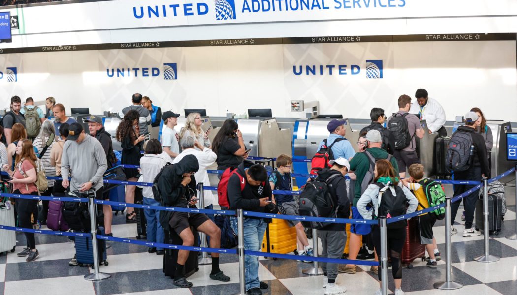 Flight disruptions continue on peak July Fourth travel day, with United faring the worst