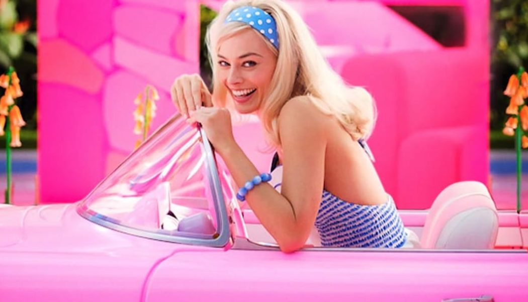 Margot Robbie Gives a Tour of The Barbie Dreamhouse