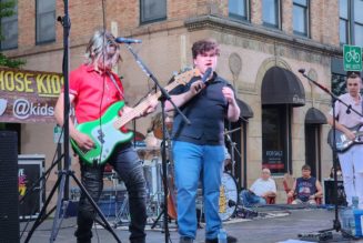 Midlanders enjoy Pedestrian Plaza, live music