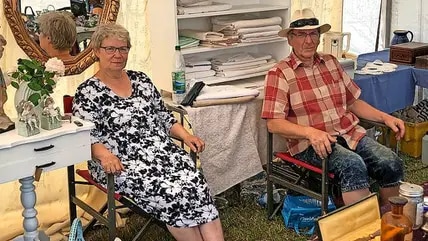 Beate und Arno Koch aus Eberswalde boten auf gut Hesterberg Antiquitäten an. Sie haben auch noch ein Geschäft in Eberswalde.