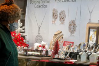 U.S. 'aspirational' shoppers are spending less on fashion, jewelry