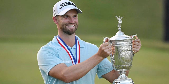 Wyndham Clark hoists the trophy