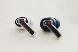 Detailed Look At the Nothing Ear (2) In Black