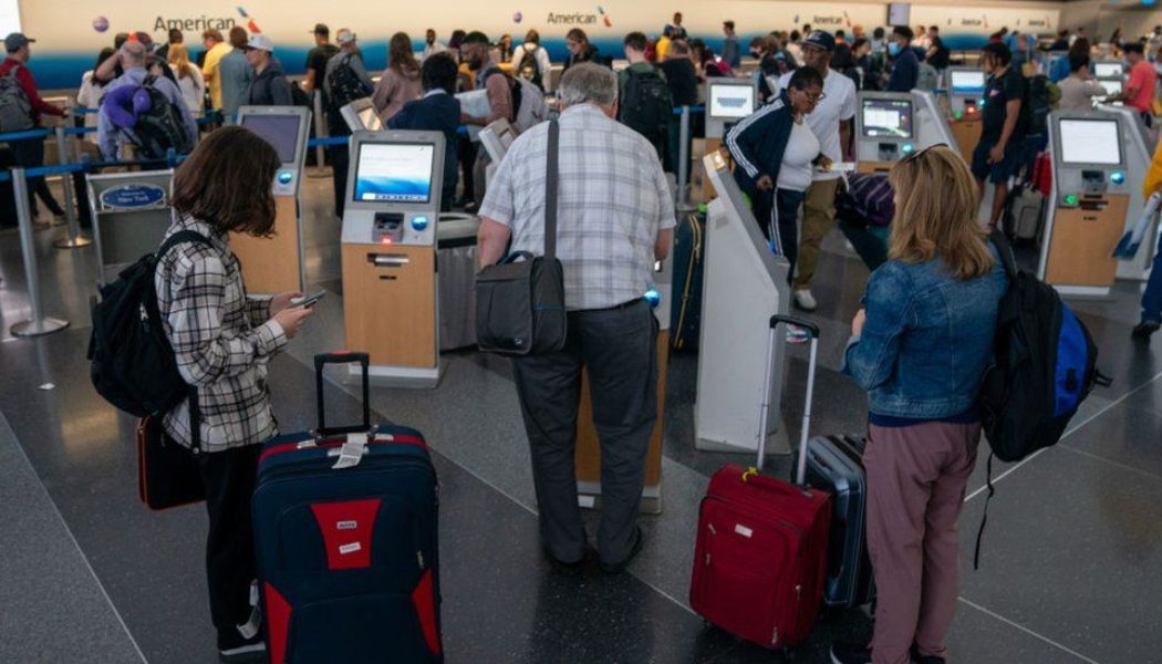 Fourth of July air travel delays as hundreds of flights cancelled