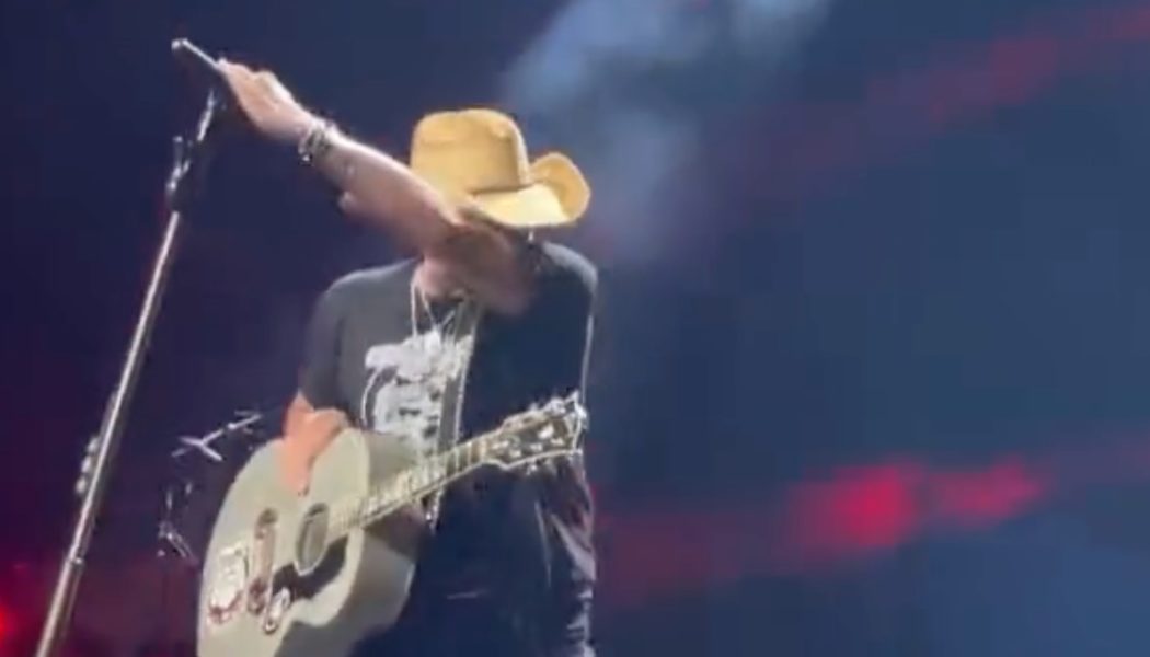 Jason Aldean cancels concert after suffering heat stroke on stage