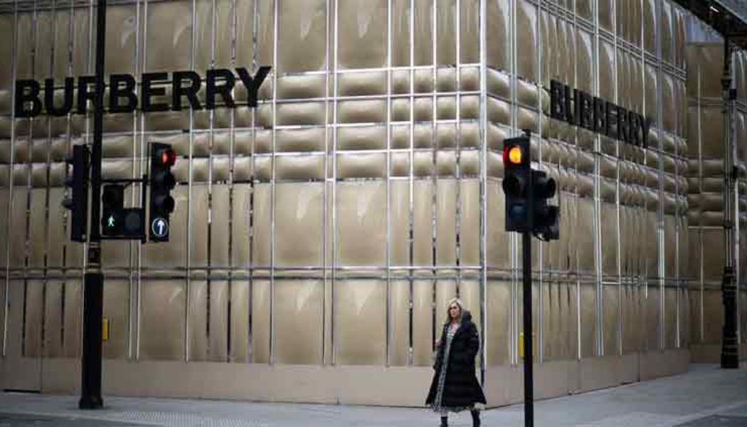 Luxury fashion brand: Burberry's quarterly store sales jump 18pc mainly thanks to China