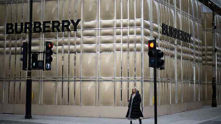 Luxury fashion brand: Burberry's quarterly store sales jump 18pc mainly thanks to China