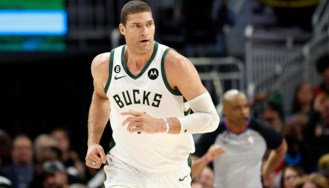 NBA free agency 2023: Brook Lopez agrees to return to Bucks on 2-year, $48M deal