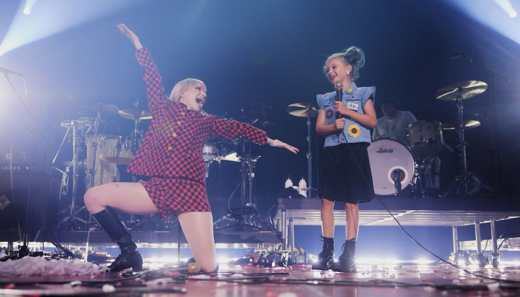 Paramore sing "Misery Business" with 9-year-old fan at Houston show: Watch