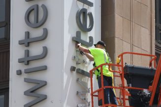 Twitter removed half its HQ sign — then the police arrived