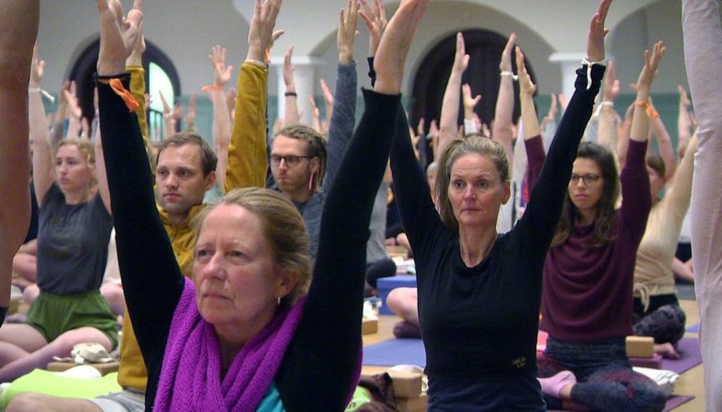 Von Atmung bis Stellungen: Yoga-Kongress in Leipzig | MDR.DE