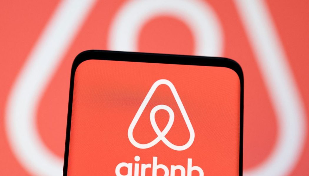 Airbnb forecasts Q3 revenue above estimates on rebound in international travel