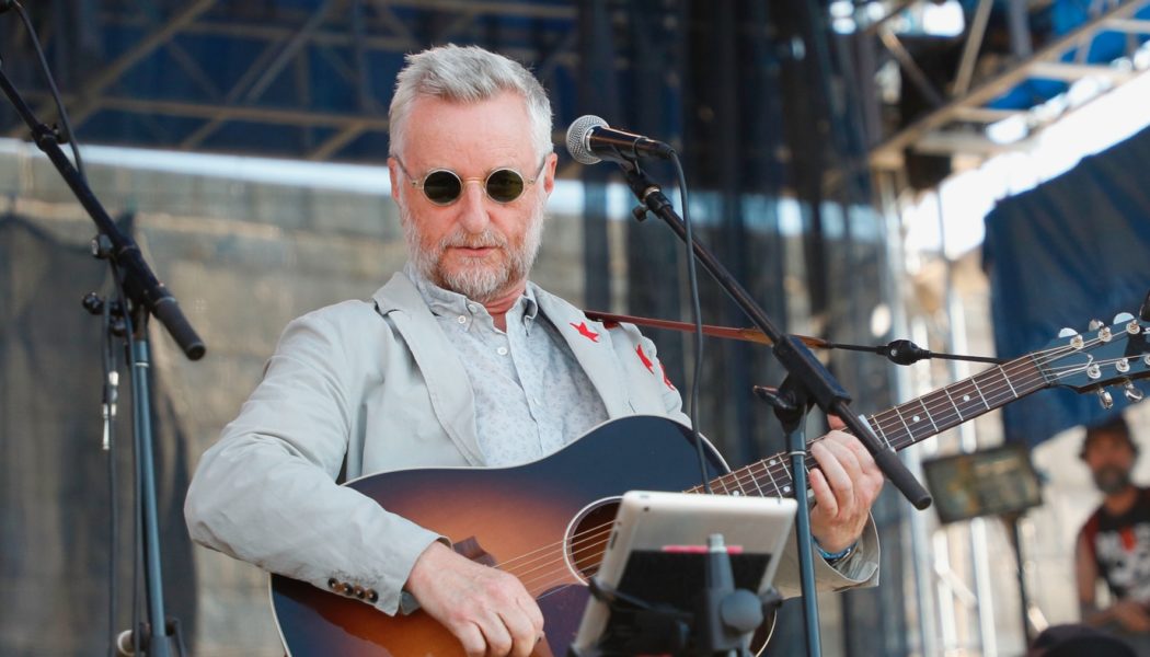 Billy Bragg releases "Rich Men Earning North of a Million" in response to Oliver Anthony