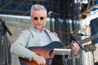 Billy Bragg releases "Rich Men Earning North of a Million" in response to Oliver Anthony