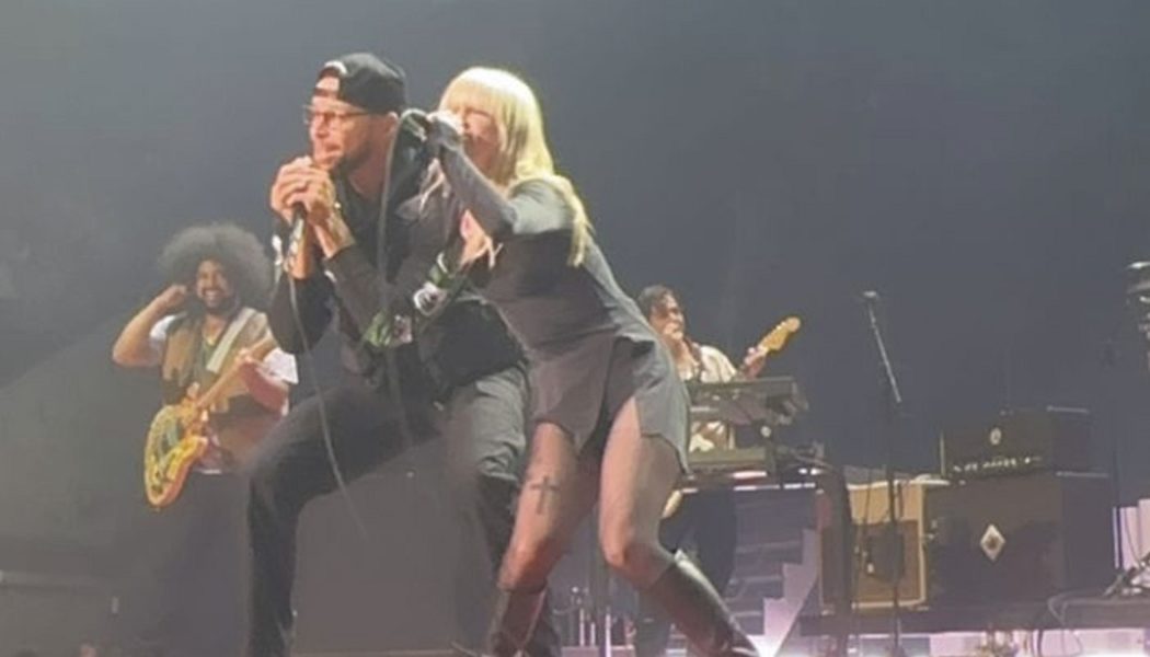 Steph Curry joins Paramore on stage to perform "Misery Business": Watch