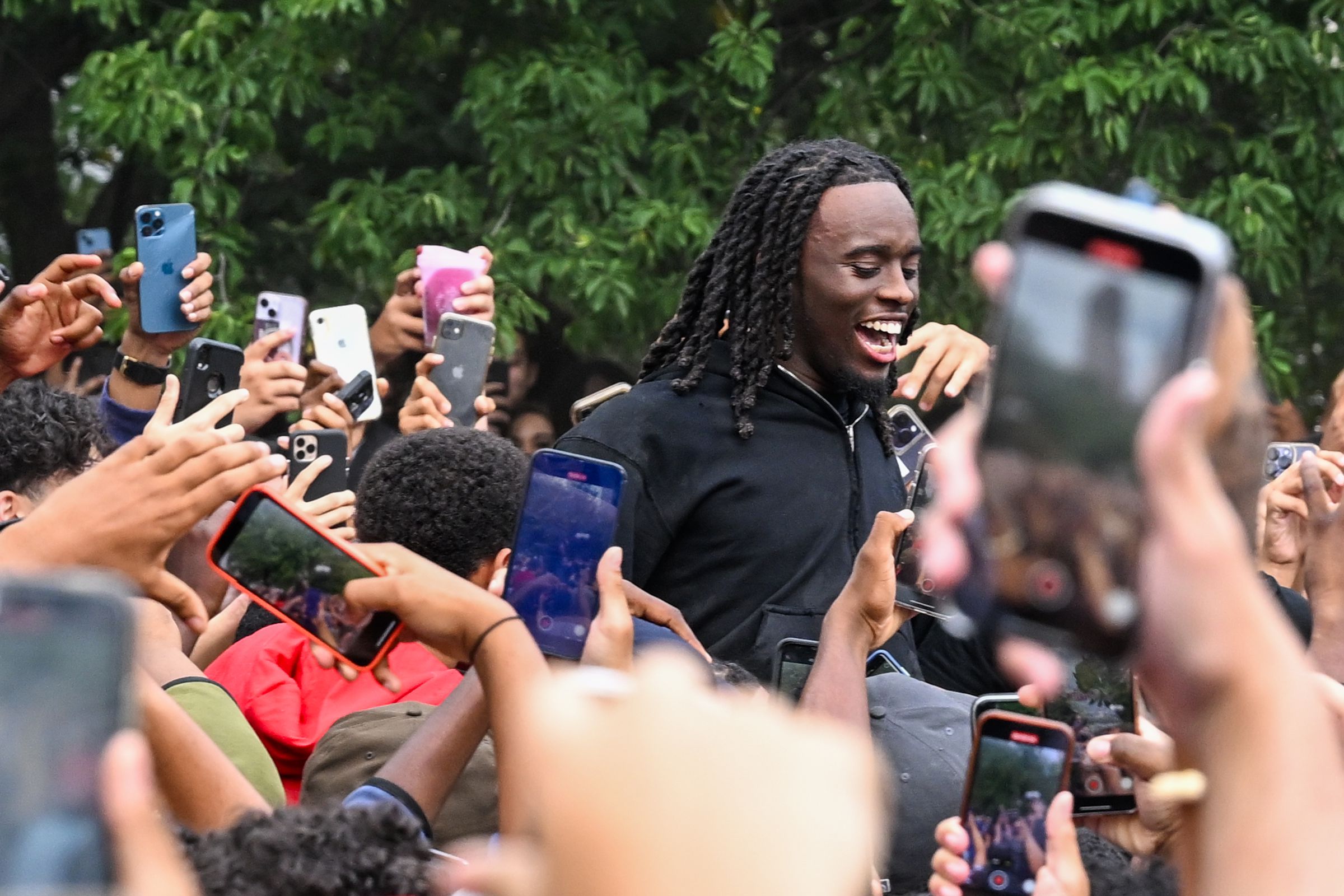 YouTuber Causes Riot In New York’s Union Square With Video Game Unit Giveaway