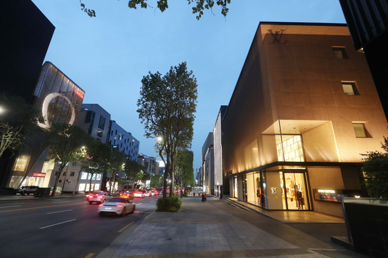 Cheongdam Fashion Street in Gangnam District, southern Seoul [KIM SANG-SEON]