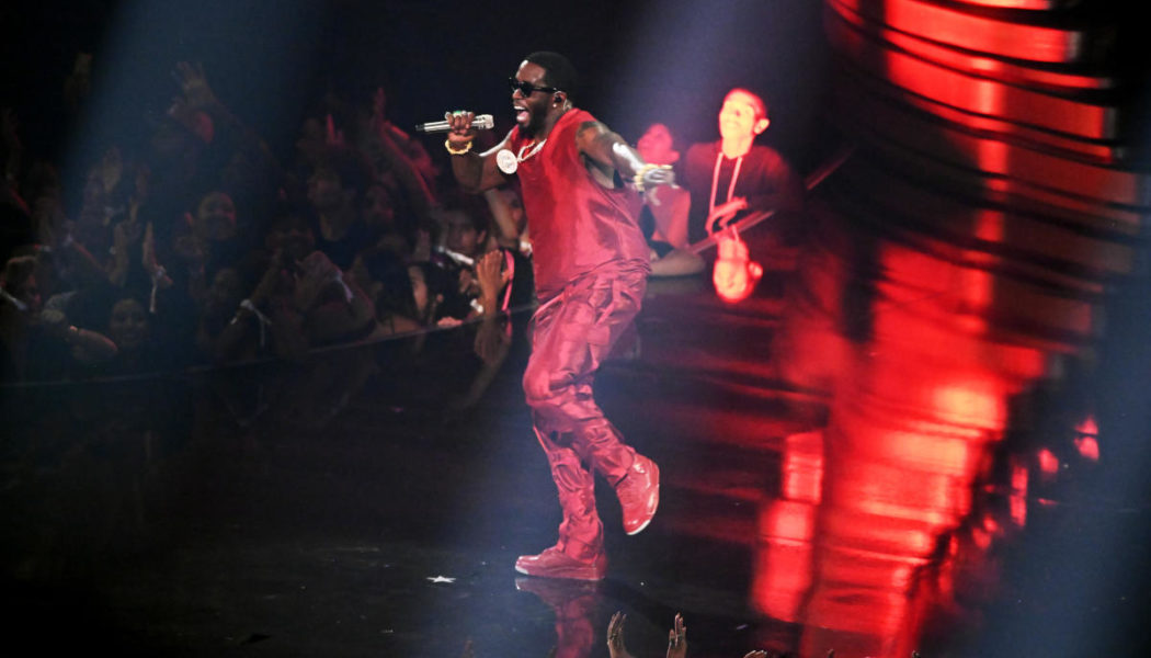 2023 MTV VMAs live updates: Diddy, Shakira bring down the house