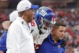 Barkley injures right ankle in NYG win over ARI