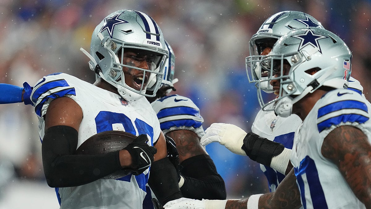 DaRon Bland celebrates pick-six